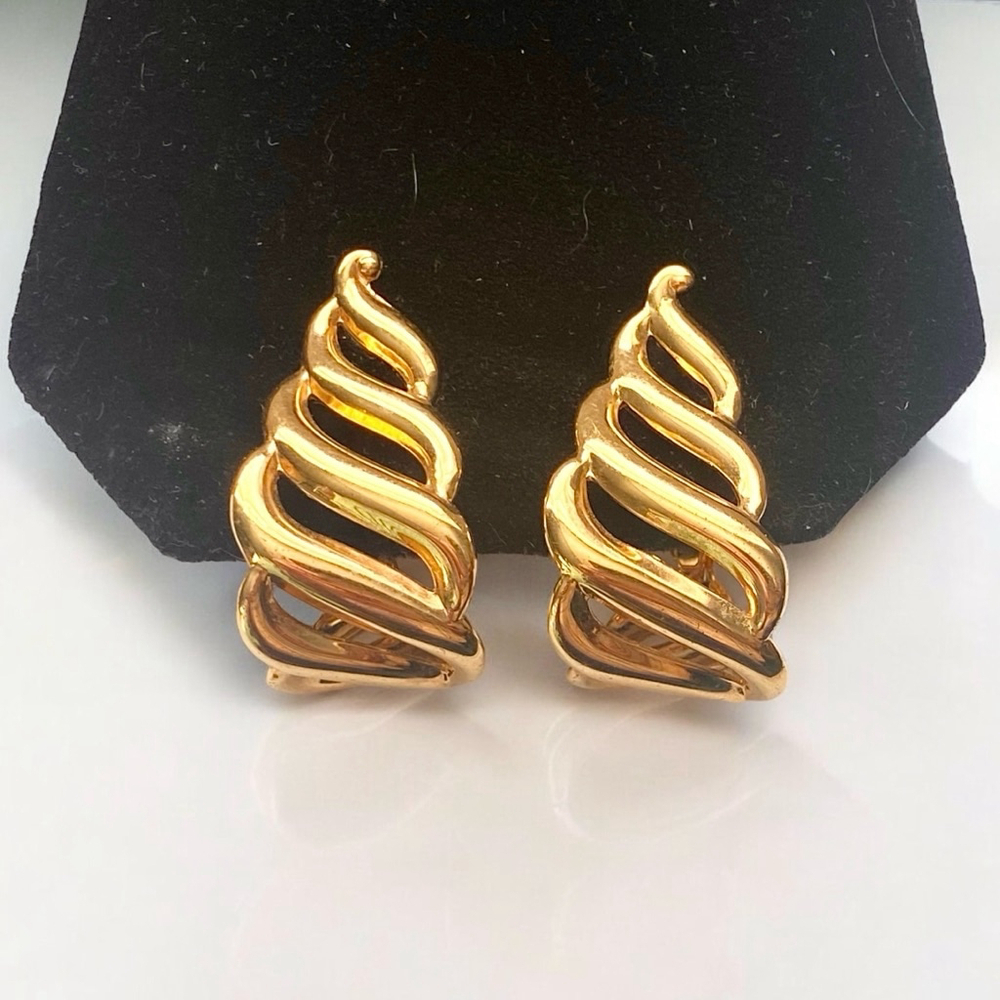 Vintage Napier Gold Tone Swirl Clip On Screw Back Earrings.
